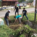 Patuhi SK Bupati Jumat Bersih, Seluruh OPD Koltim Lakukan Bersih-bersih di Tirawuta
