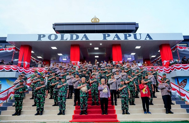 Kapolri dan Panglima TNI serta Kepala Staf Resmikan Mapolda Papua