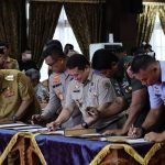 Jamin Keamanan Umat dalam Beribadah, Menteri ATR/BPN Serahkan Sertifikat Tanah Wakaf di Kendari