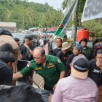 Ruksamin Ikut Serahkan Bantuan kepada Korban Banjir di Kabupaten Kolaka