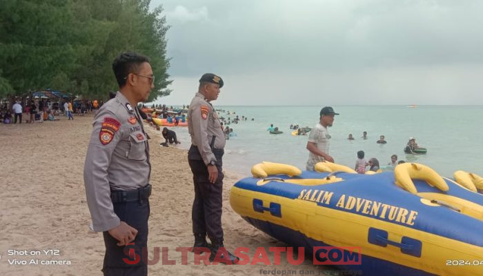 Personel Pamobvit Patroli di Pantai Toronipa, Ingatkan Pengunjung Agar Berhati-hati Saat Berenang