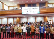 Gubernur Sultra Serahkan Sertifikat Lahan Sekolah Unggul Garuda ke Kemendikti Saintek