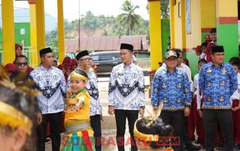 Momentum HGN, Bupati Konawe Utara Luncurkan Layanan Pendidikan Modern, PLTS, dan Bagikan Seragam Sekolah