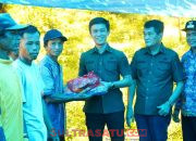 Pemkab Peduli, Bupati Konut Serahkan Bantuan kepada Warga Terdampak Puting Beliung di Desa Padalere Utama