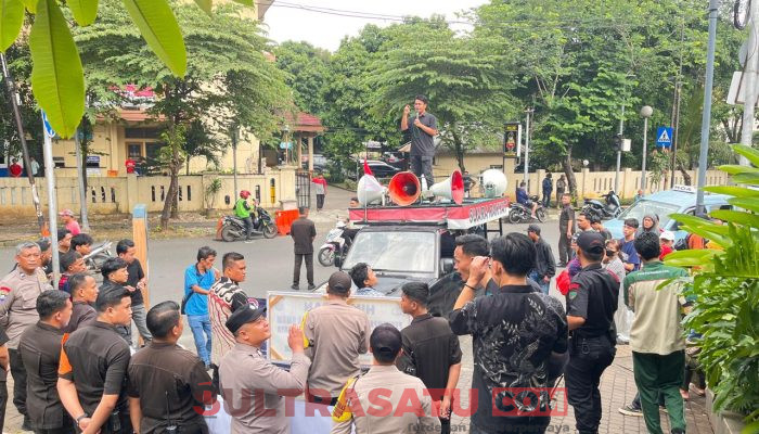 Ratusan Massa Konawe Utara Kepung PT KES, Ledakkan Tuntutan Dugaan Tambang Ilegal dan Perambahan Hutan