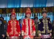 Kenakan Pakaian Adat Tolaki, Bupati Konut Hadiri Upacara Peringatan HUT ke-66 Kabupaten Konawe