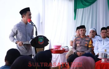 Bupati dan Wakil Bupati Konut Gelar Safari Ramadhan di Motui, Serahkan Bantuan Sembako untuk Warga