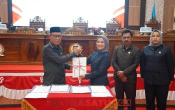 Dorong Pembangunan Berkelanjutan, Pemda Koltim Serahkan Raperda Inisiatif 2026