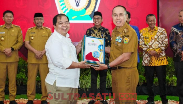 Serahkan LKPD 2025, Gubernur Sultra Bidik lagi Opini WTP dari BPK
