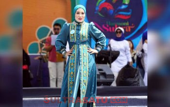 Tampilkan Kain Tenun Konasara, BKMT Konut Melenggang di Fashion Show Festival HUT ke-62 Sultra