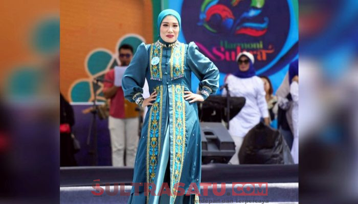 Tampilkan Kain Tenun Konasara, BKMT Konut Melenggang di Fashion Show Festival HUT ke-62 Sultra