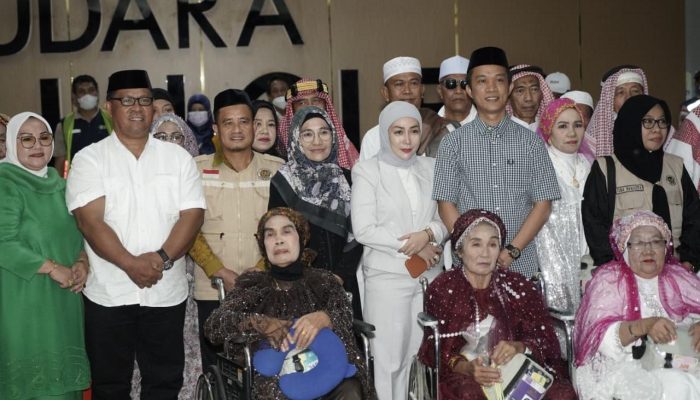 Bupati Ikbar Jemput 30 Jamaah Haji Konawe Utara, Komitmen Tingkatkan Pelayanan Haji