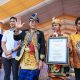 Pecahkan Rekor MURI 1.228 Dulang, Gubernur Sultra Terima Gelar Adat Muna dan Ajak KKMM Bersinergi