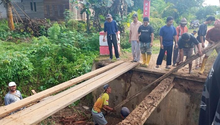 Masyarakat Desa Bisikori Minta Pemda Konsel Segera Turun tangan lihat Jembatan kami Penghubung Sumber Sari–Bisikori