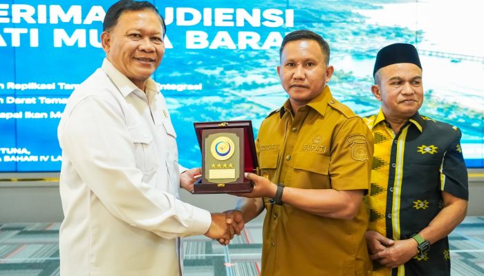 ‎Bupati Muna Barat Temui Wamen KKP, Perjuangkan Tambak Udang Modern hingga Tambahan Kampung Nelayan