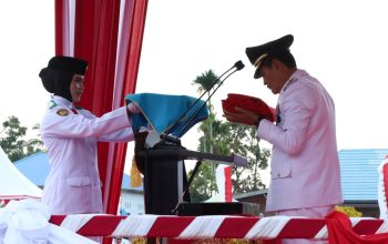Wakil Bupati Abuhaera Pimpin Upacara Penurunan Bendera HUT ke-81 RI di Konawe Utara