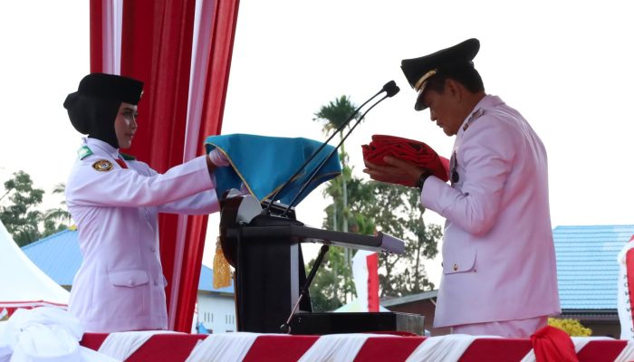 Wakil Bupati Abuhaera Pimpin Upacara Penurunan Bendera HUT ke-81 RI di Konawe Utara