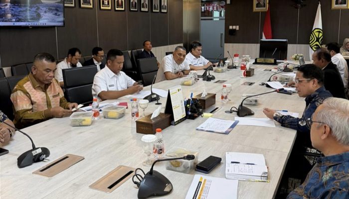 ‎Antrean BBM Mengular di Muna Barat, Bupati Darwin Bawa Keluhan Warga ke Pemerintah Pusat